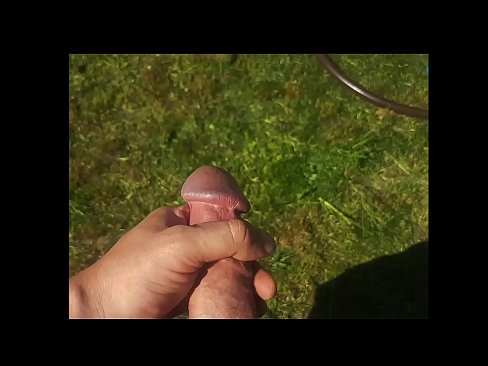 ❤️ Hotfies e ndyhet pidhi i saj rozë dhe përfundon me një shiringë në një kopsht veror Vetëm porno në pornografi sq.teencumpot.ru