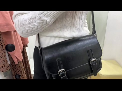 ❤️ Masturbim publik i kurvës së re FeralBerry me një dildo në dhomën e montimit Vetëm porno në pornografi sq.teencumpot.ru